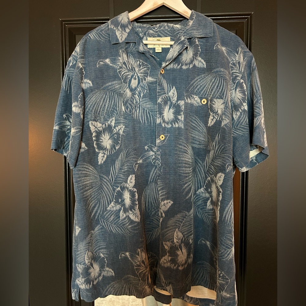 Two Mens Island shores washable silk Hawaiian shirts size large